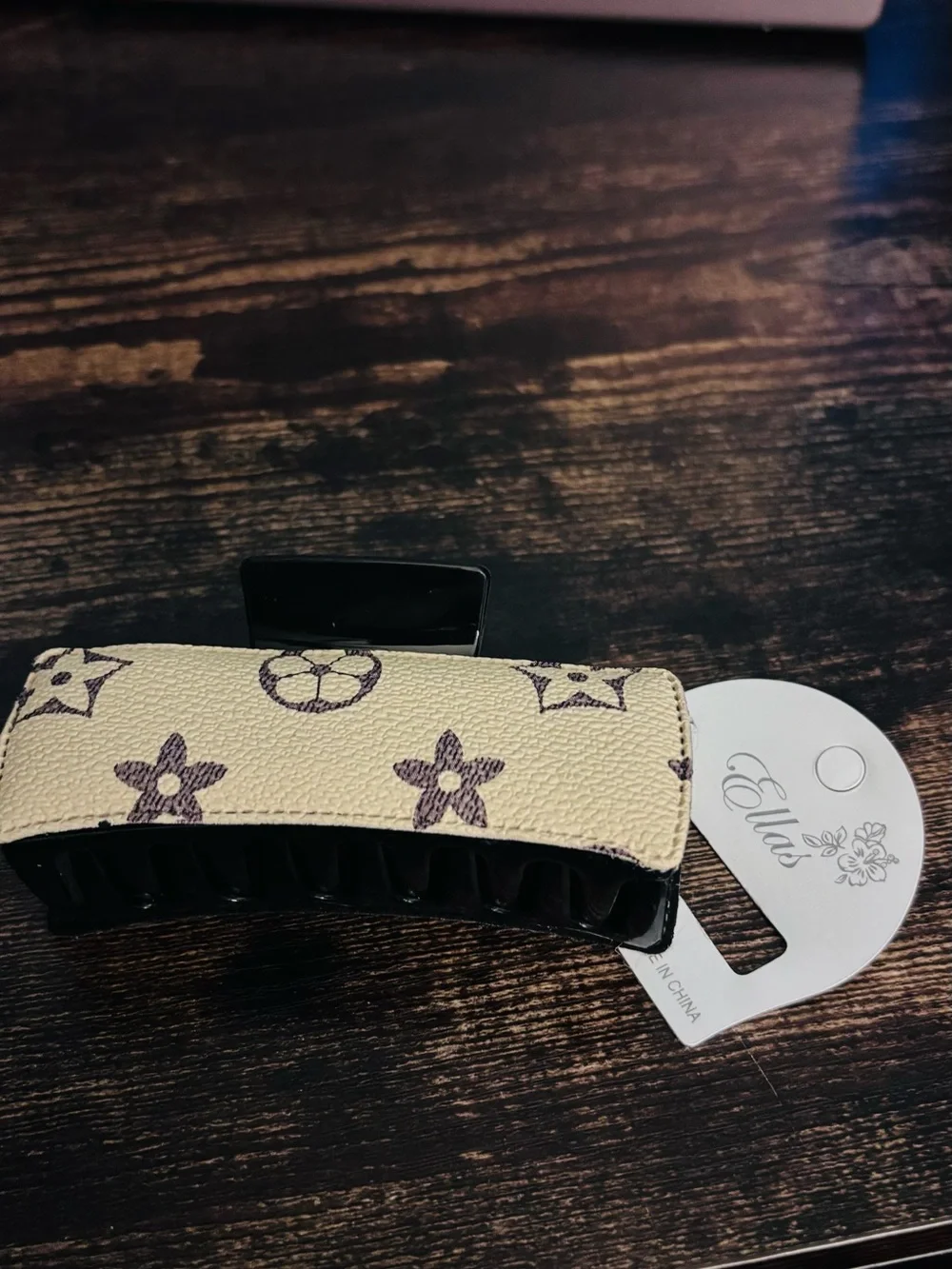 Designer‎ Inspired Cream Leather-Patterned Floral Hair Claw Clip
